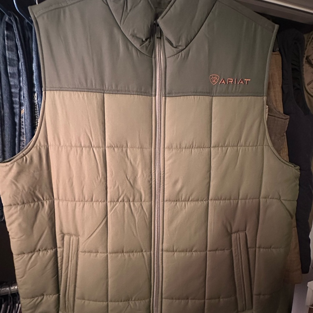 Ariat Men's Green Quilted Vest